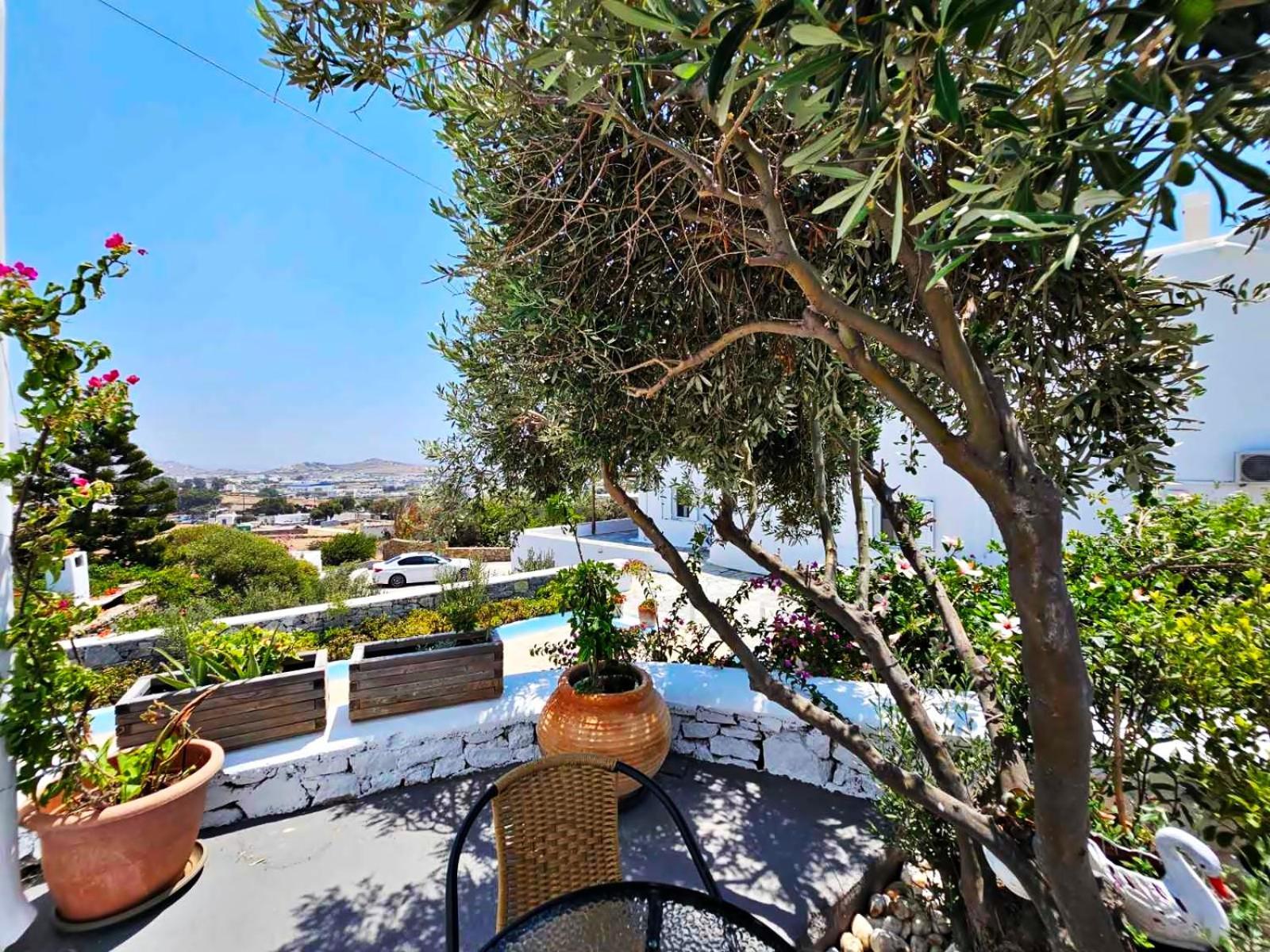 Mykonian Breeze Ano Mera